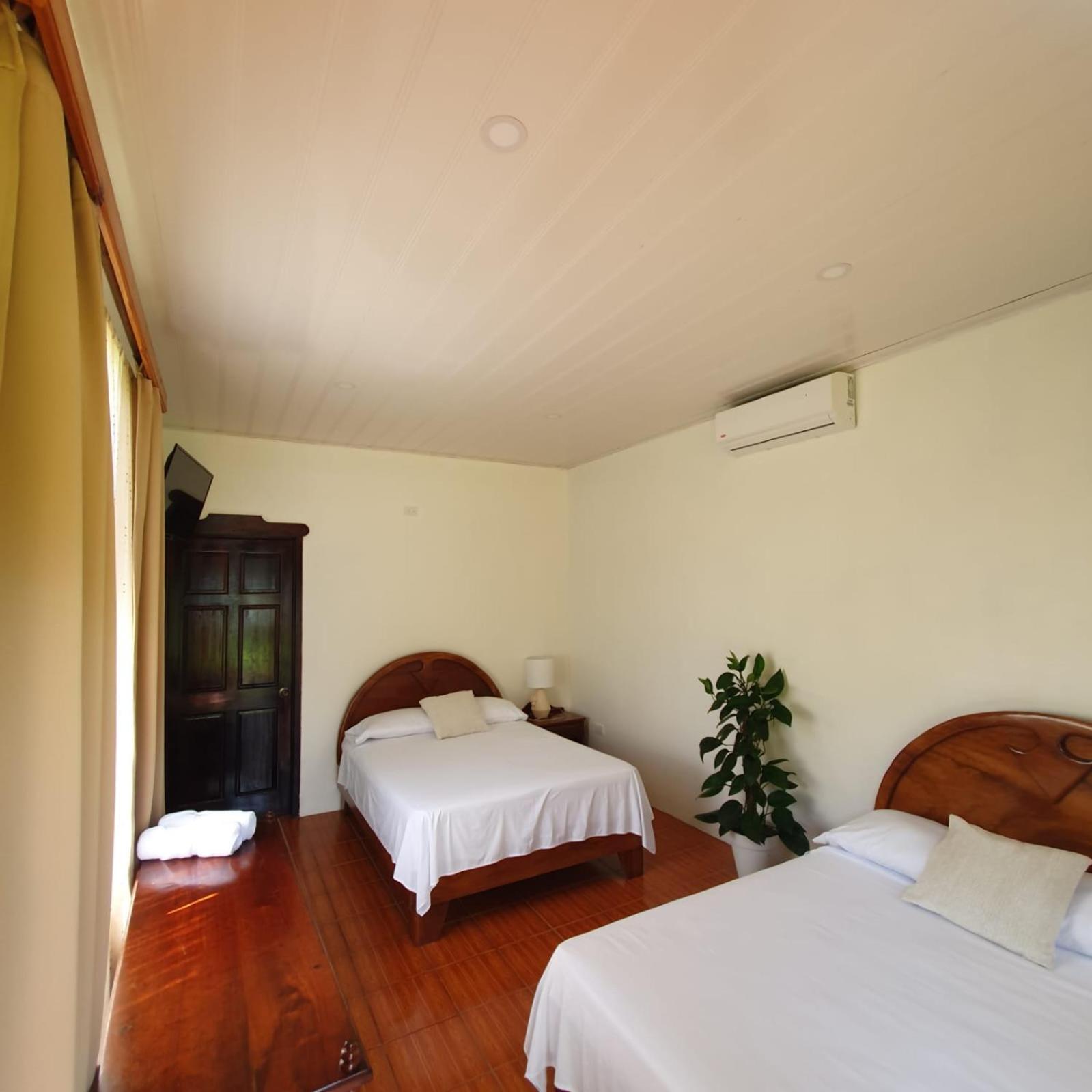Lumbres Arenal Villa La Fortuna Exterior photo